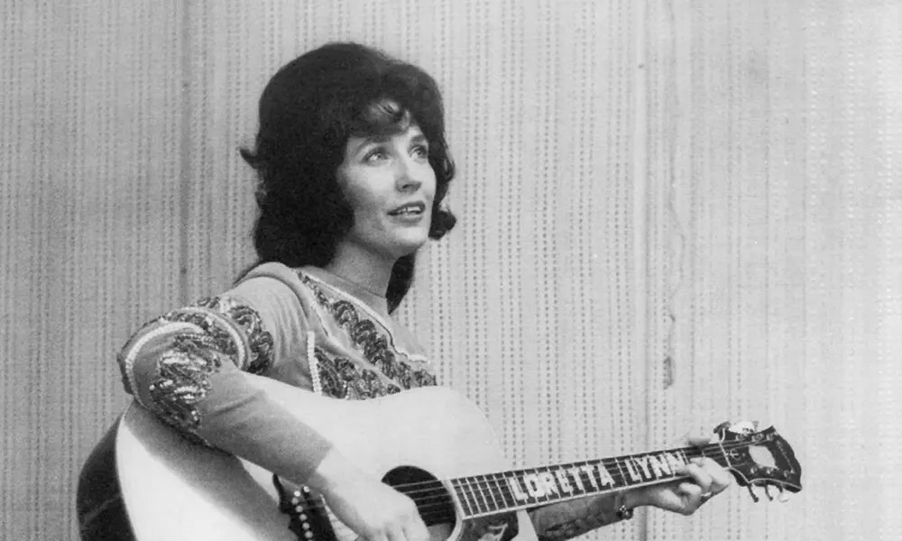 Watch Loretta Lynn’s ‘God Bless America Again’ On ‘The Ed Sullivan Show ...